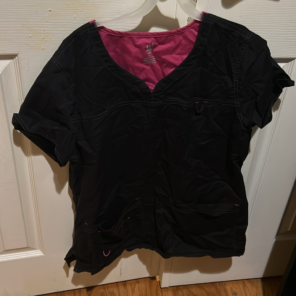 MC2 Women’s Pink and Black Short-Sleeve Scrubs Top with Pockets XL